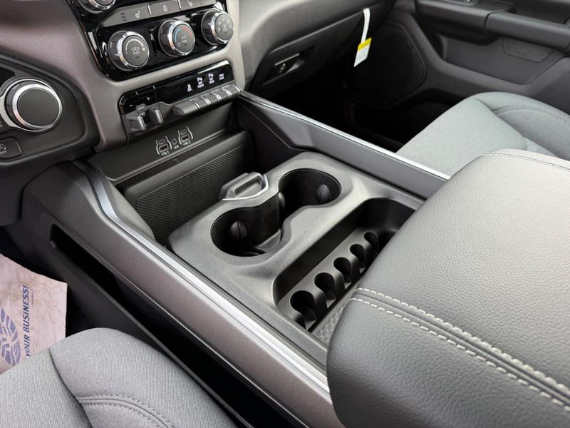 Ram 1500 Vehicle Full-screen Gallery Image 26