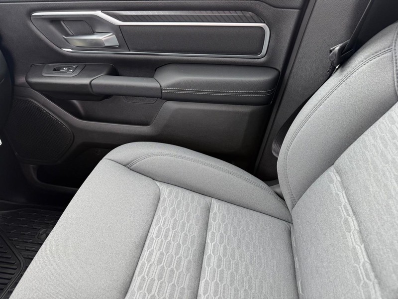 Ram 1500 Vehicle Full-screen Gallery Image 27