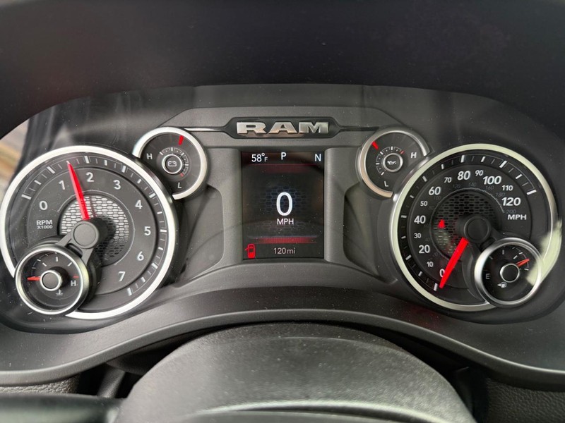 Ram 1500 Vehicle Full-screen Gallery Image 28