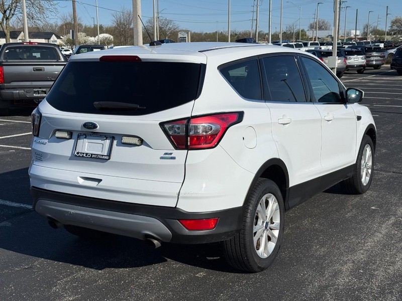 Ford Escape Vehicle Full-screen Gallery Image 03