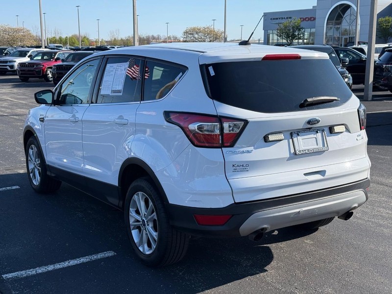 Ford Escape Vehicle Full-screen Gallery Image 05