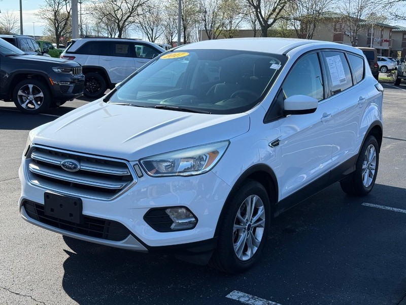 Ford Escape Vehicle Full-screen Gallery Image 08
