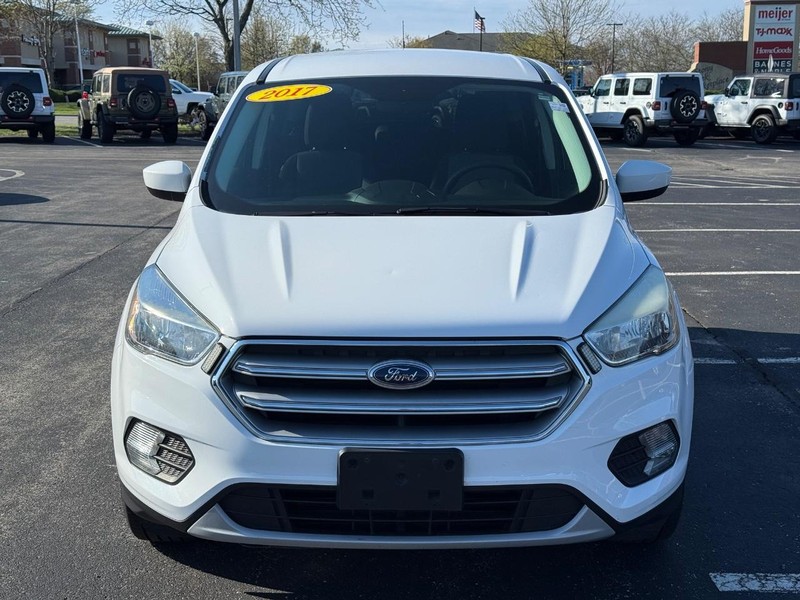Ford Escape Vehicle Full-screen Gallery Image 09