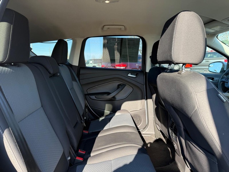 Ford Escape Vehicle Full-screen Gallery Image 10