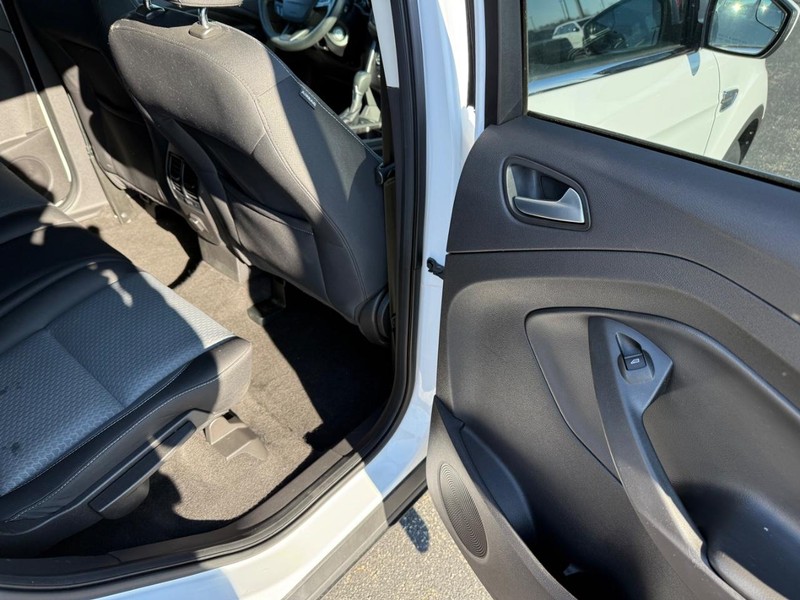 Ford Escape Vehicle Full-screen Gallery Image 11