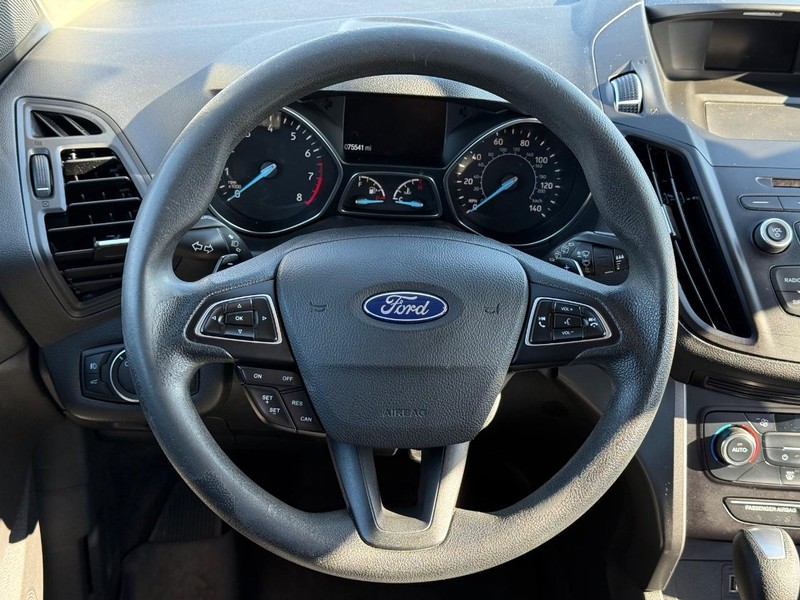 Ford Escape Vehicle Full-screen Gallery Image 13