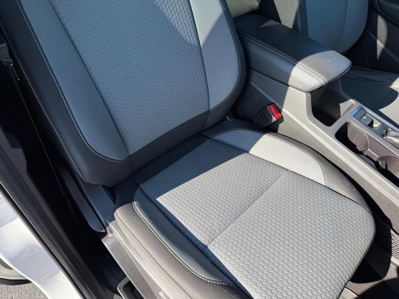 Ford Escape Vehicle Full-screen Gallery Image 15