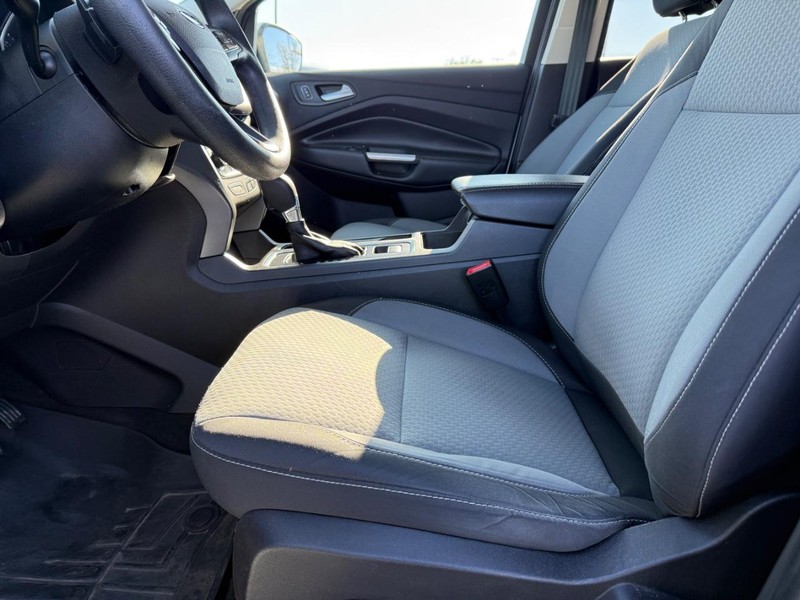 Ford Escape Vehicle Full-screen Gallery Image 17