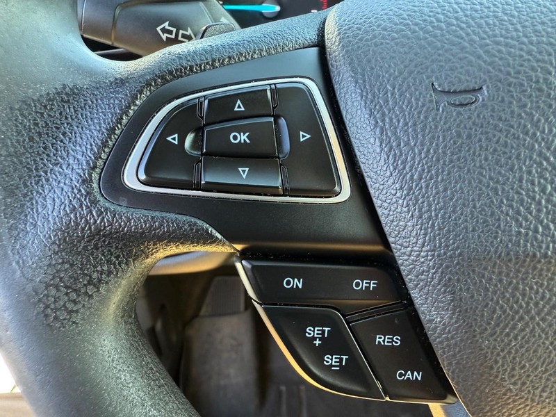Ford Escape Vehicle Full-screen Gallery Image 19