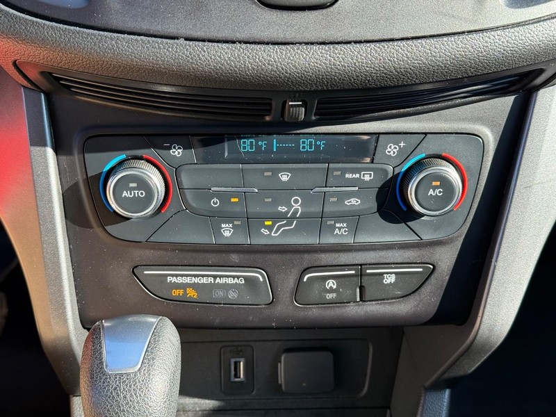 Ford Escape Vehicle Full-screen Gallery Image 23