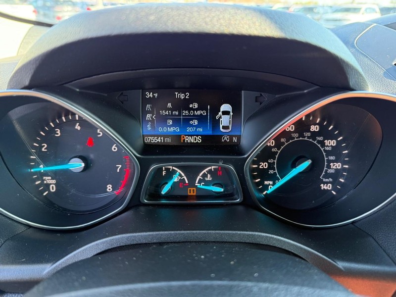 Ford Escape Vehicle Full-screen Gallery Image 26