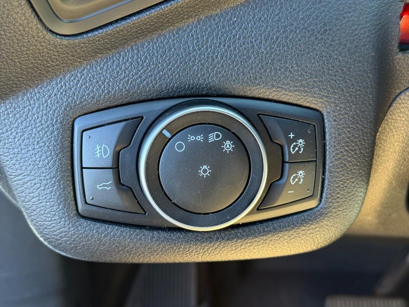 Ford Escape Vehicle Full-screen Gallery Image 28