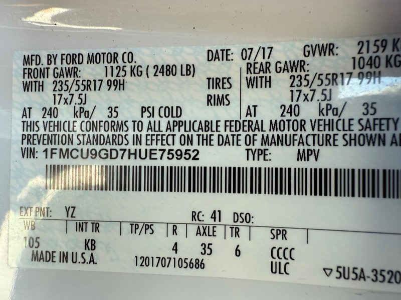 Ford Escape Vehicle Full-screen Gallery Image 30