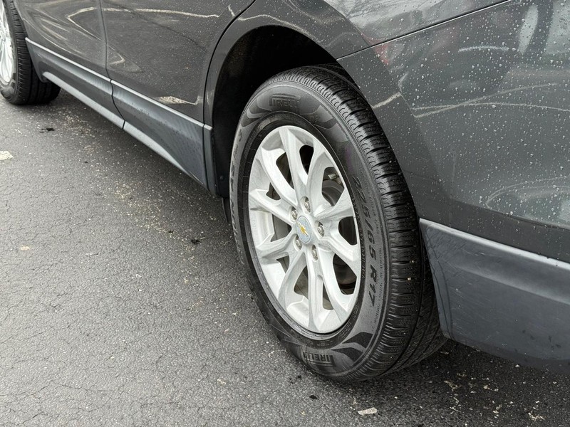 Chevrolet Equinox Vehicle Full-screen Gallery Image 6