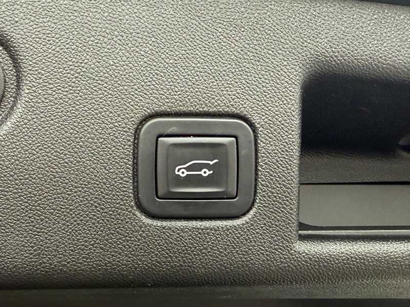 Chevrolet Equinox Vehicle Full-screen Gallery Image 8