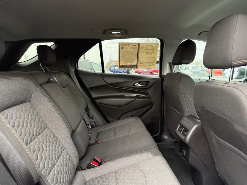 Chevrolet Equinox Vehicle Full-screen Gallery Image 12