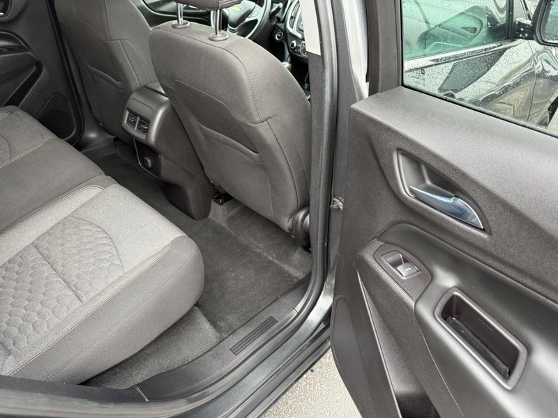 Chevrolet Equinox Vehicle Full-screen Gallery Image 13