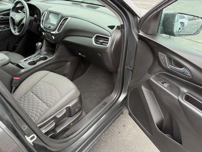 Chevrolet Equinox Vehicle Full-screen Gallery Image 16