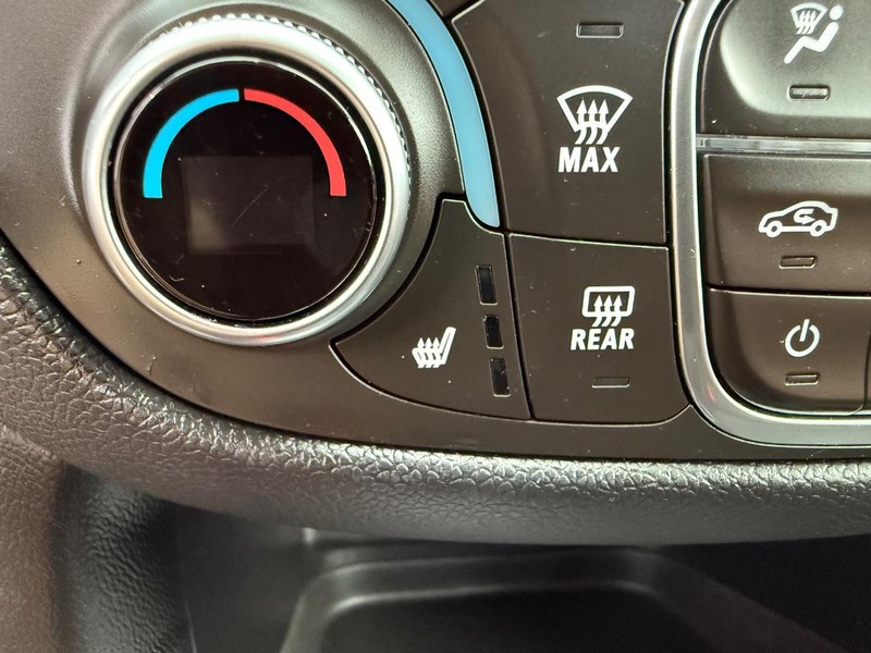 Chevrolet Equinox Vehicle Full-screen Gallery Image 24