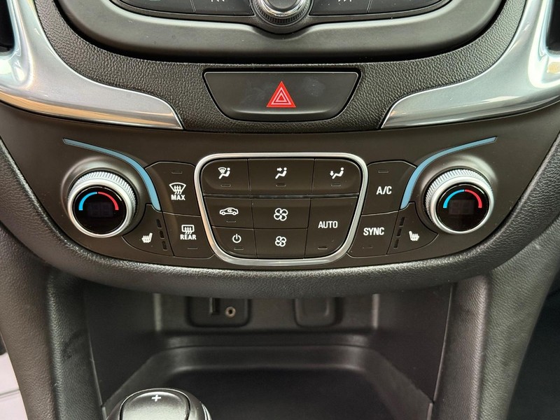 Chevrolet Equinox Vehicle Full-screen Gallery Image 27