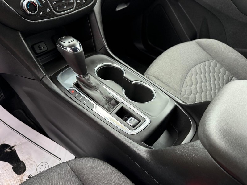 Chevrolet Equinox Vehicle Full-screen Gallery Image 28