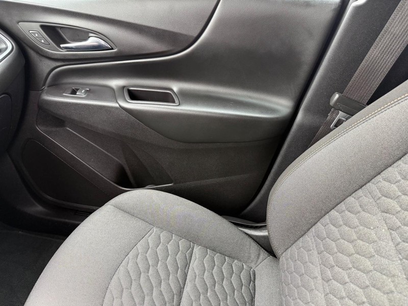 Chevrolet Equinox Vehicle Full-screen Gallery Image 29