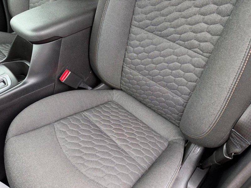 Chevrolet Equinox Vehicle Full-screen Gallery Image 32