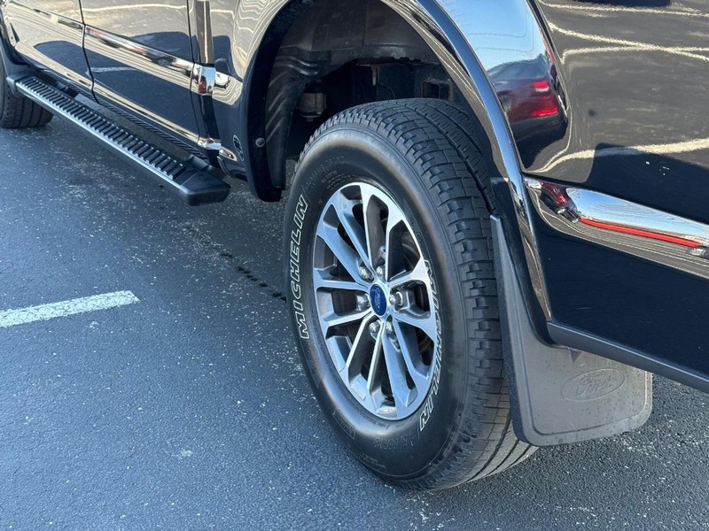 Ford F-150 Vehicle Full-screen Gallery Image 6