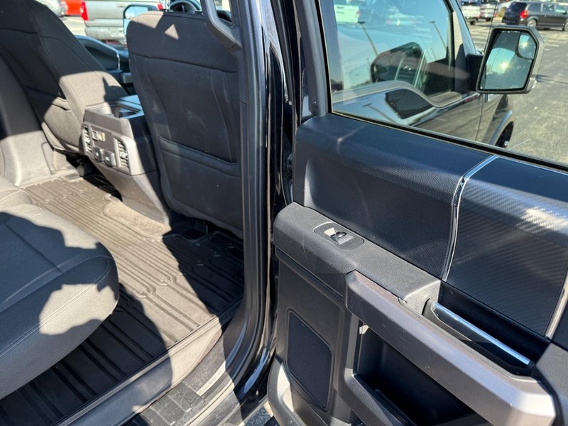 Ford F-150 Vehicle Full-screen Gallery Image 11