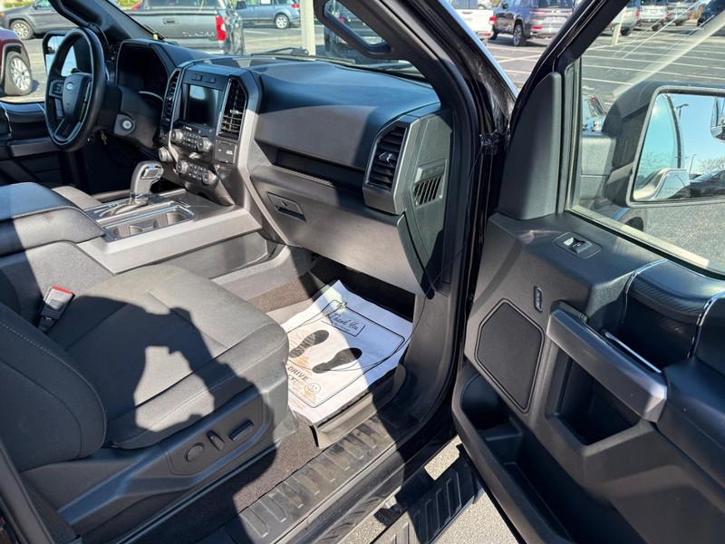 Ford F-150 Vehicle Full-screen Gallery Image 14