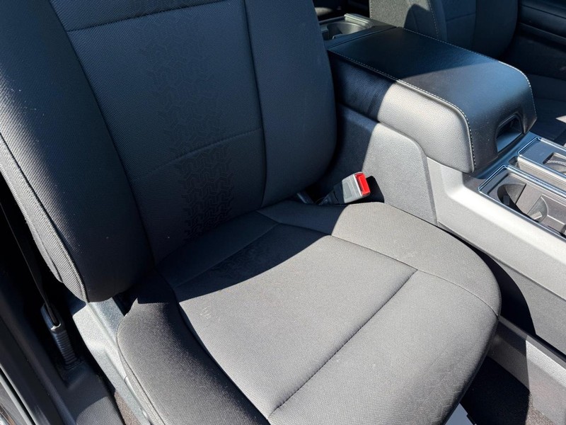 Ford F-150 Vehicle Full-screen Gallery Image 15