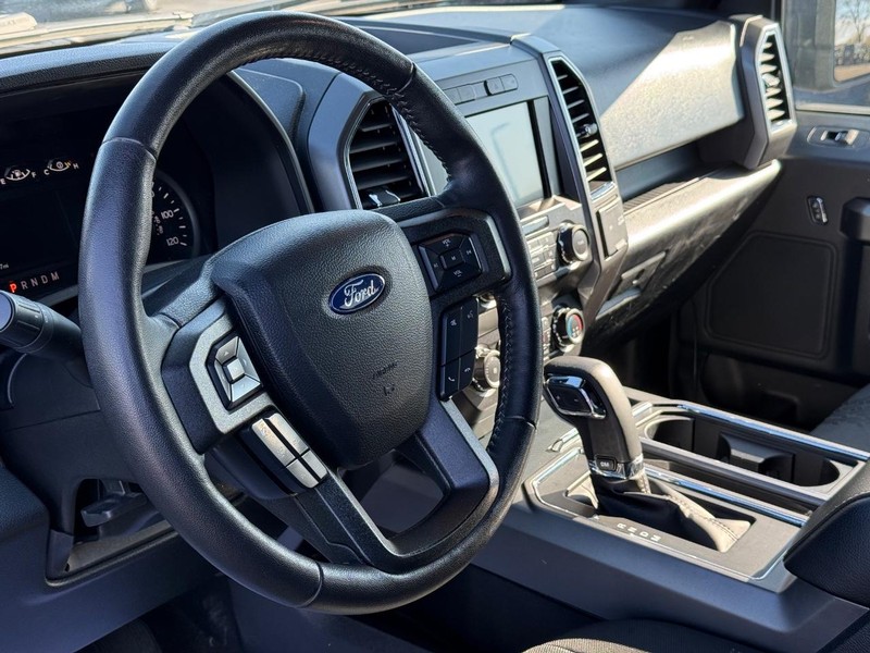 Ford F-150 Vehicle Full-screen Gallery Image 18