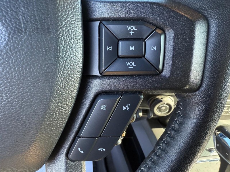 Ford F-150 Vehicle Full-screen Gallery Image 20