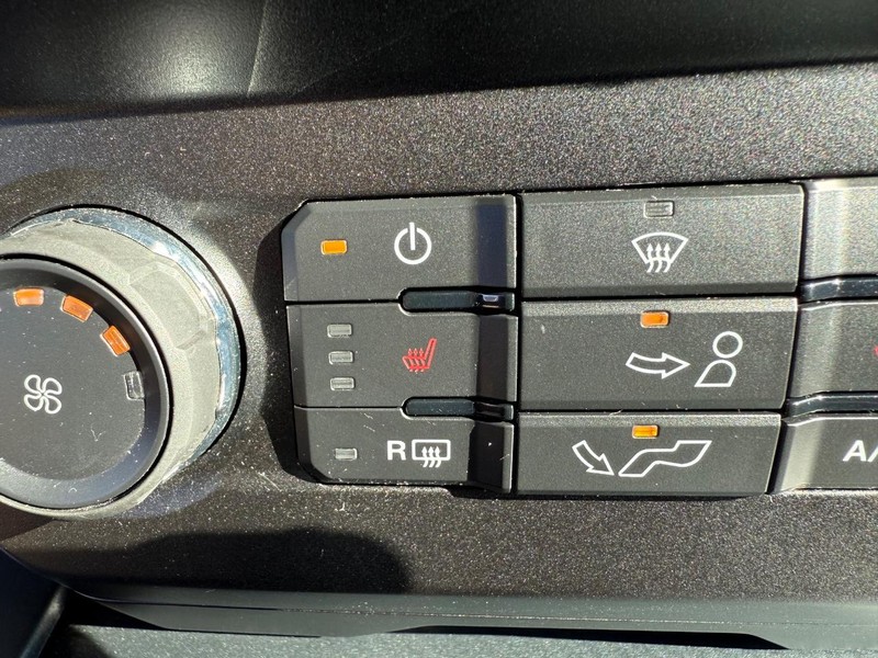 Ford F-150 Vehicle Full-screen Gallery Image 21