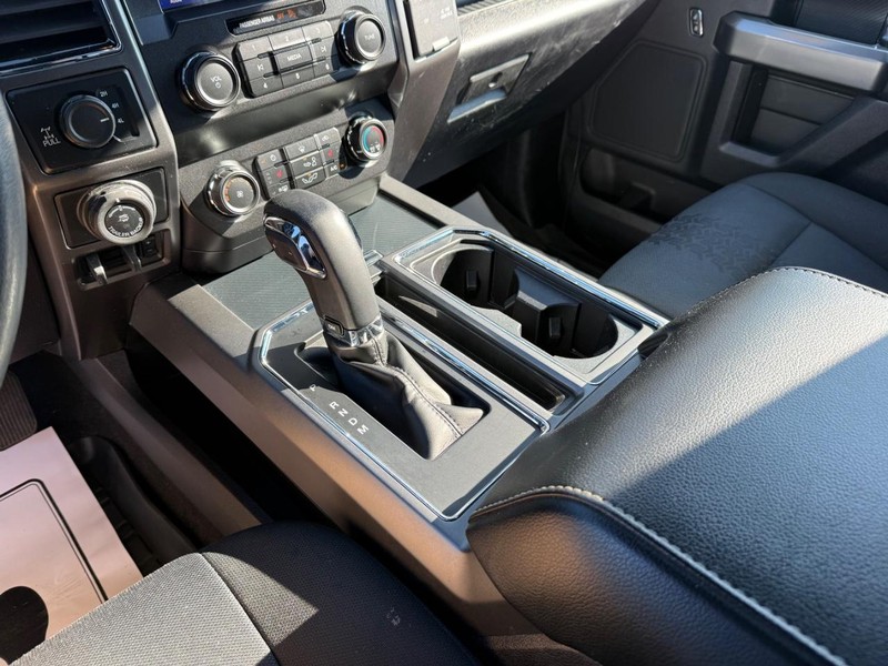 Ford F-150 Vehicle Full-screen Gallery Image 25