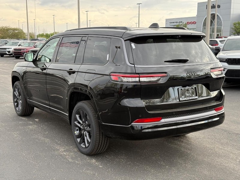 Jeep Grand Cherokee L Vehicle Full-screen Gallery Image 5