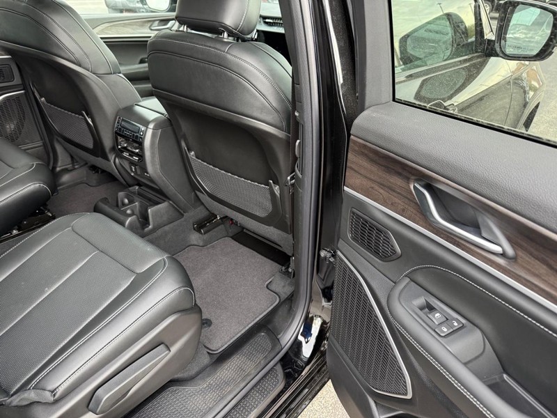 Jeep Grand Cherokee L Vehicle Full-screen Gallery Image 12