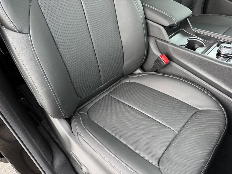 Jeep Grand Cherokee L Vehicle Full-screen Gallery Image 17