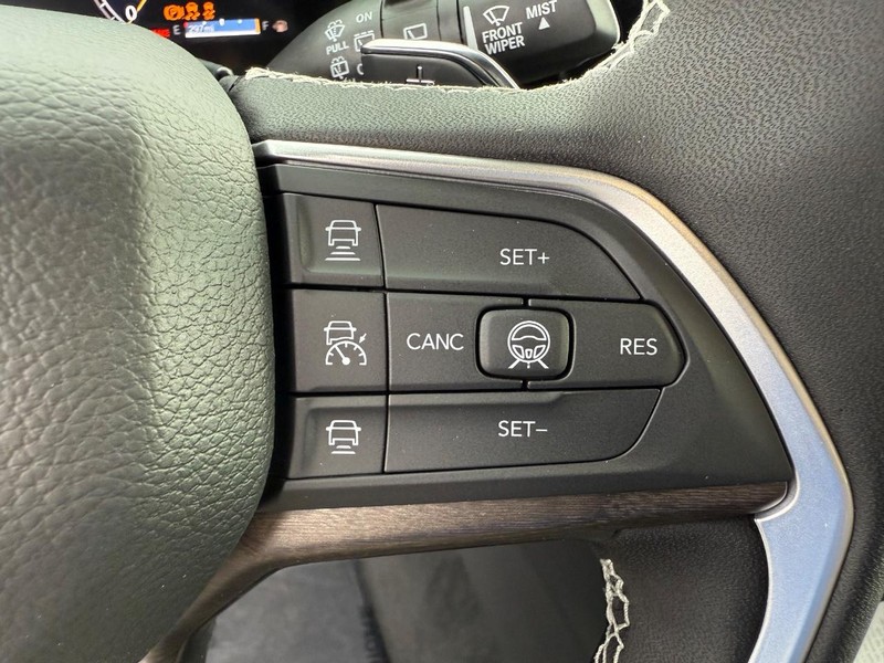 Jeep Grand Cherokee L Vehicle Full-screen Gallery Image 22