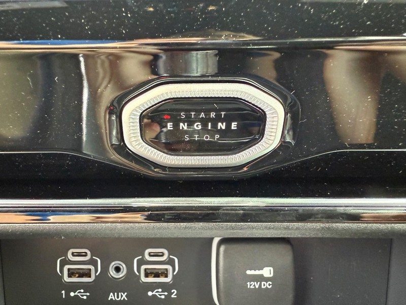 Jeep Grand Cherokee L Vehicle Full-screen Gallery Image 23