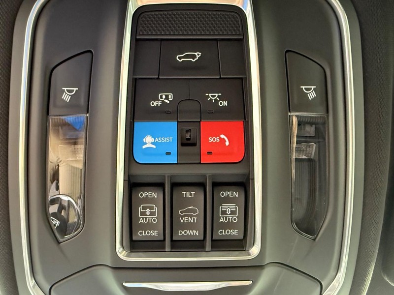 Jeep Grand Cherokee L Vehicle Full-screen Gallery Image 28