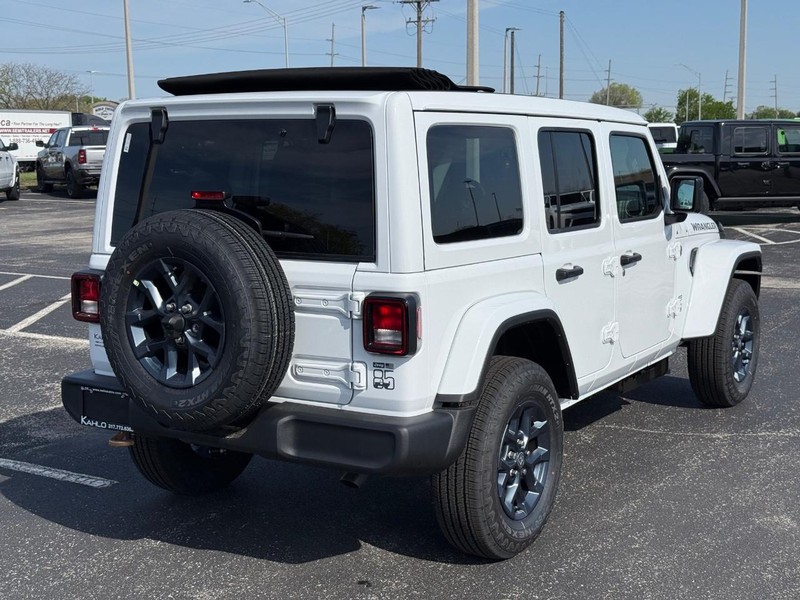 Jeep Wrangler Vehicle Full-screen Gallery Image 3