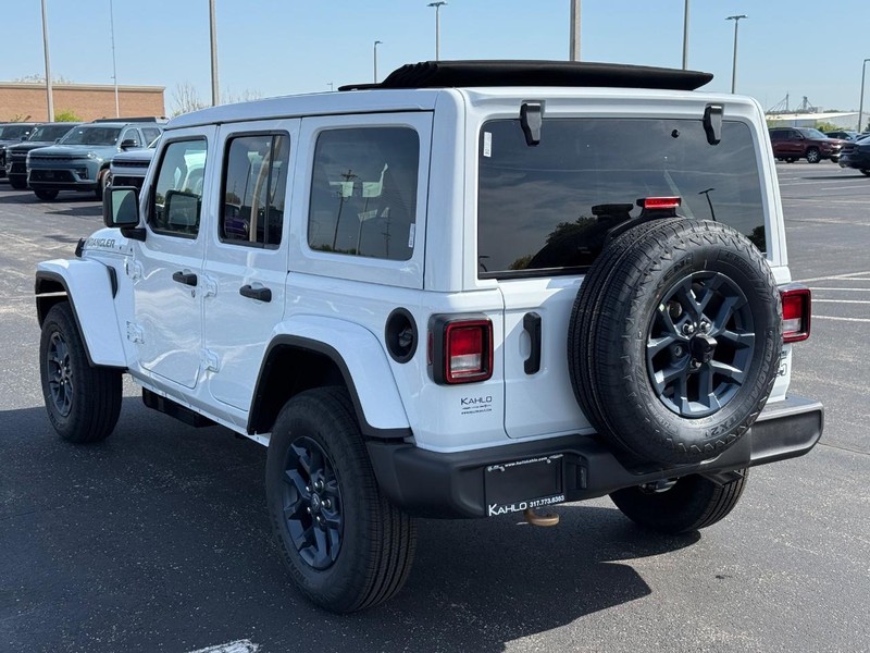 Jeep Wrangler Vehicle Full-screen Gallery Image 5