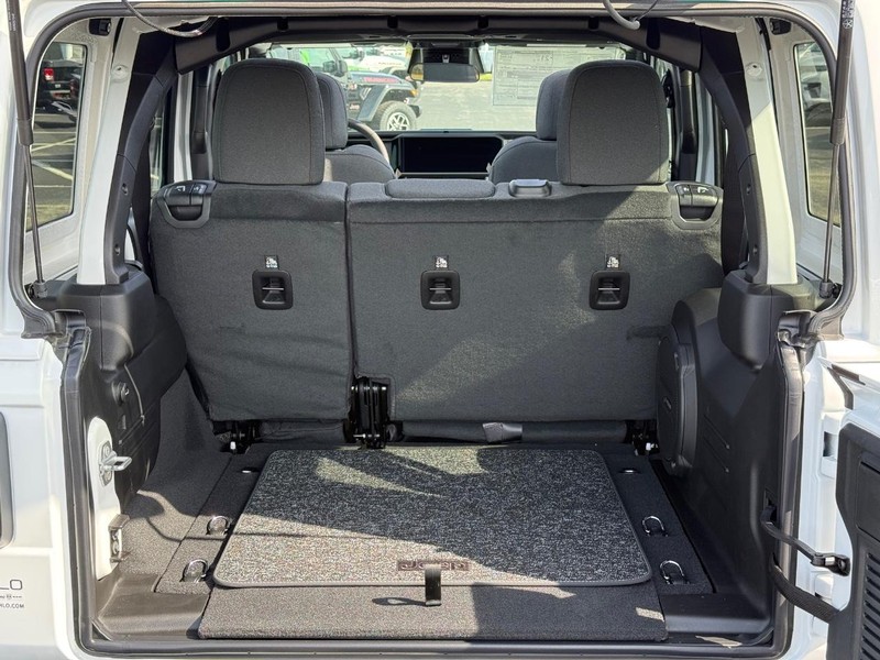 Jeep Wrangler Vehicle Full-screen Gallery Image 7