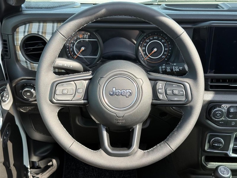 Jeep Wrangler Vehicle Full-screen Gallery Image 14