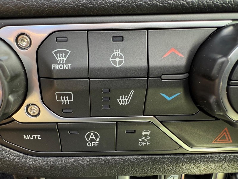 Jeep Wrangler Vehicle Full-screen Gallery Image 23