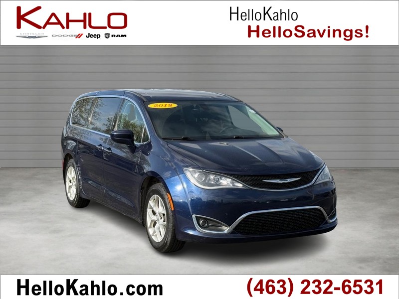Chrysler Pacifica Vehicle Full-screen Gallery Image 01