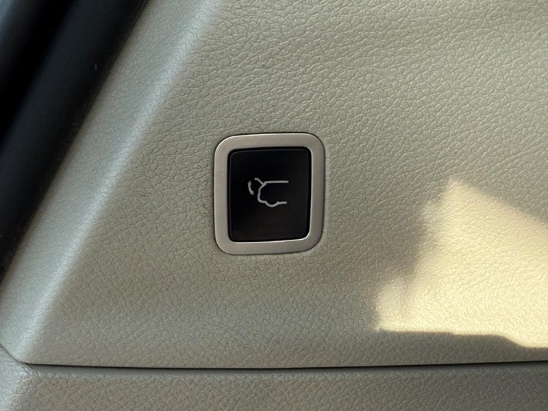 Chrysler Pacifica Vehicle Full-screen Gallery Image 08