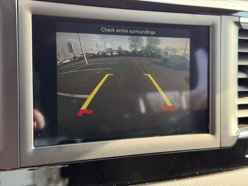 Chrysler Pacifica Vehicle Full-screen Gallery Image 25