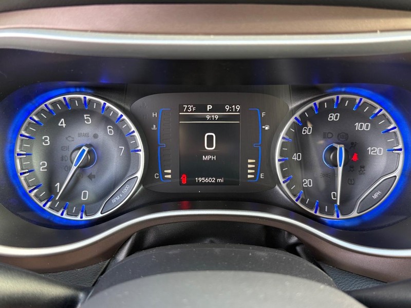 Chrysler Pacifica Vehicle Full-screen Gallery Image 29
